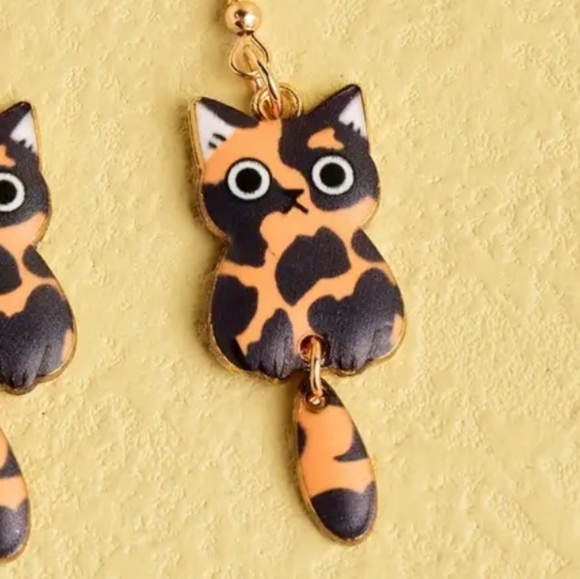 Leopard Cat Earrings - Picture 2 of 3